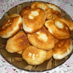 Пирожки с луком и яйцом.