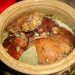 Куриные бедра в горшочках