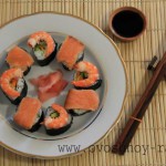 Роллы с семгой,креветками и авокадо